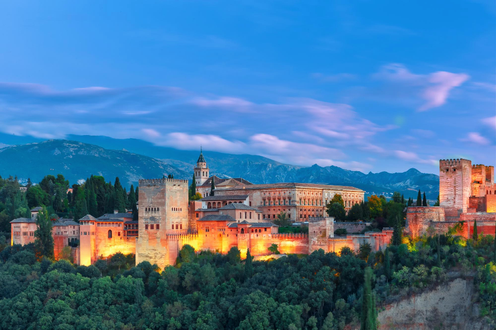 Imagen nocturna de la Alhambra de Granada