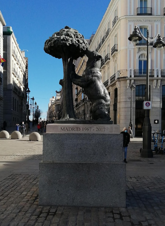 Estatua del Oso y el Madroño en la Puerta del Sol, Madrid