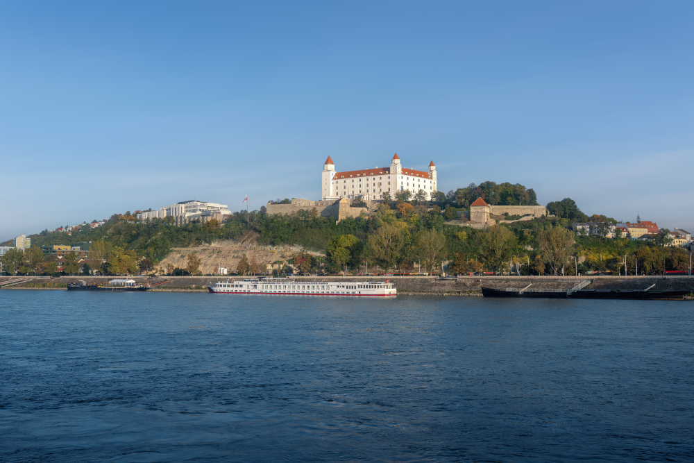 Castillo de Bratislava sobre el río Danubio, Eslovaquia