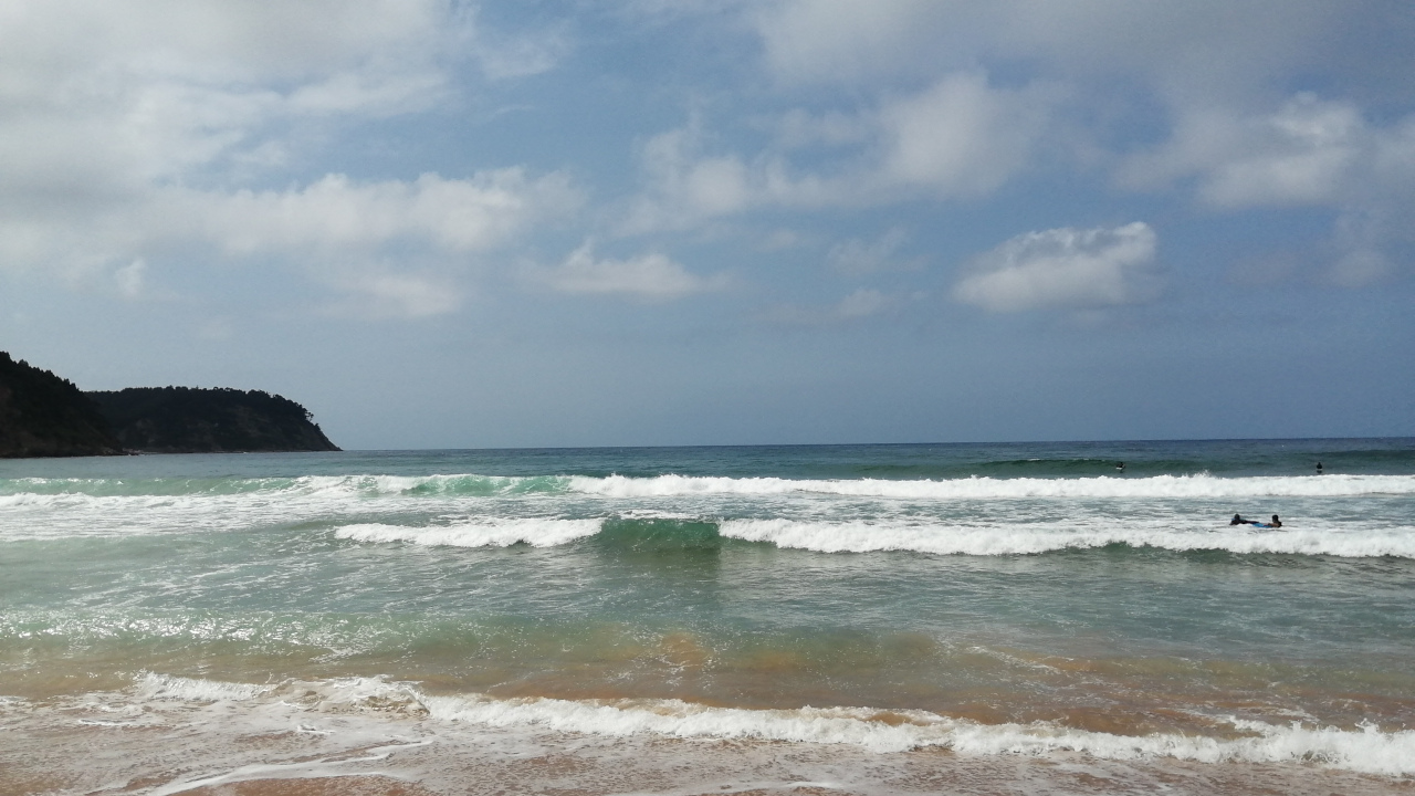 Playa de Rodiles en la costa del mar CantÃ¡brico
